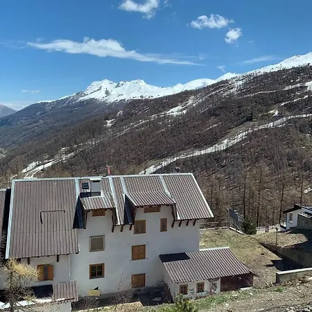 A 2 Minuti Dalle Piste Da Sci E Campo Da Golf. Appartamento *